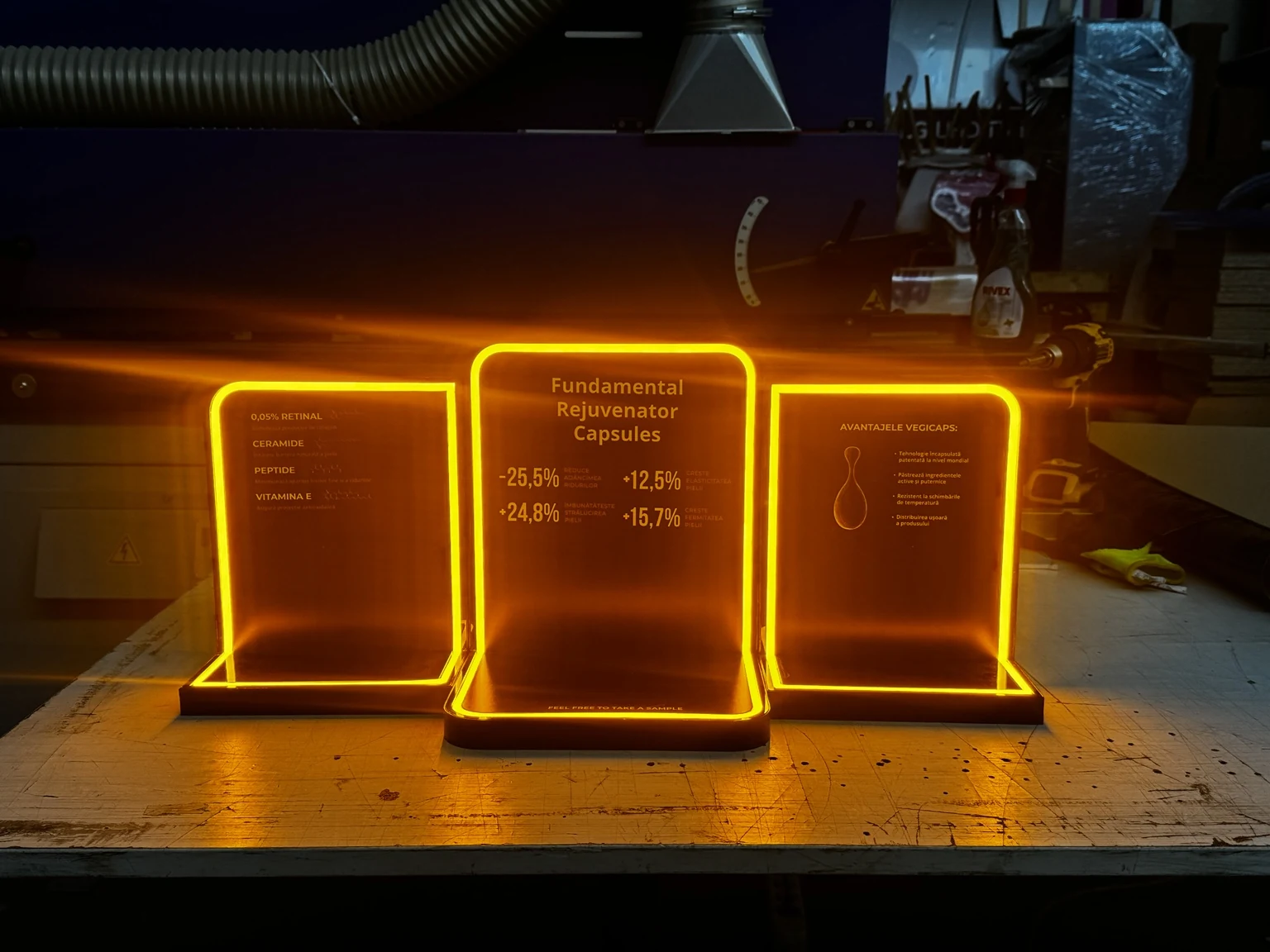 Panouri informative cu contur LED